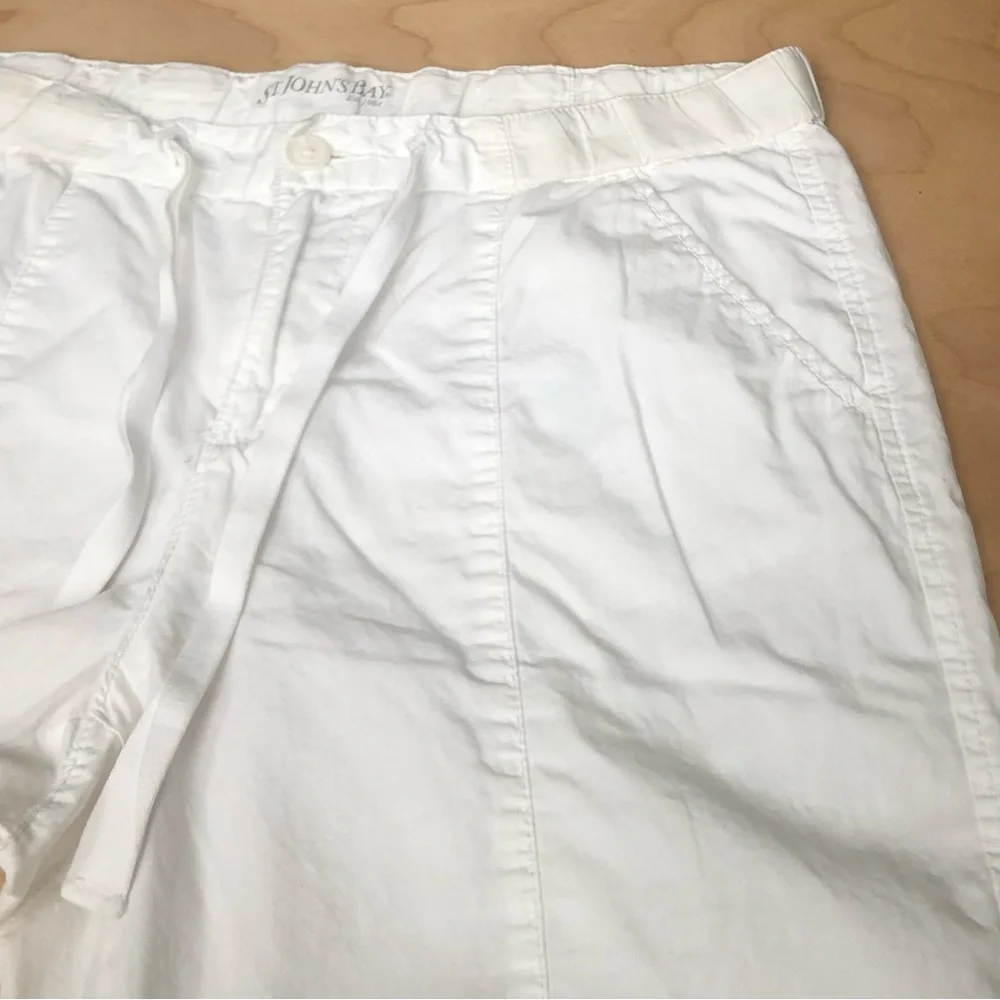 St. John's Bay White Drawstring Capri Pants Unisex Women Size 12.
